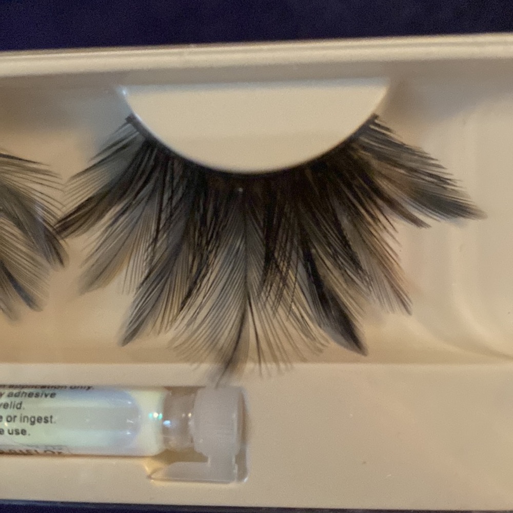 Fancy False Lashes bundle - Picture 9 of 10